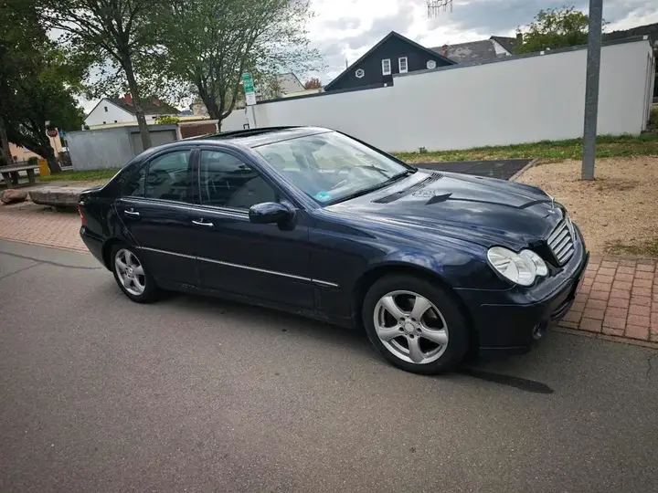 Mercedes-Benz C220
