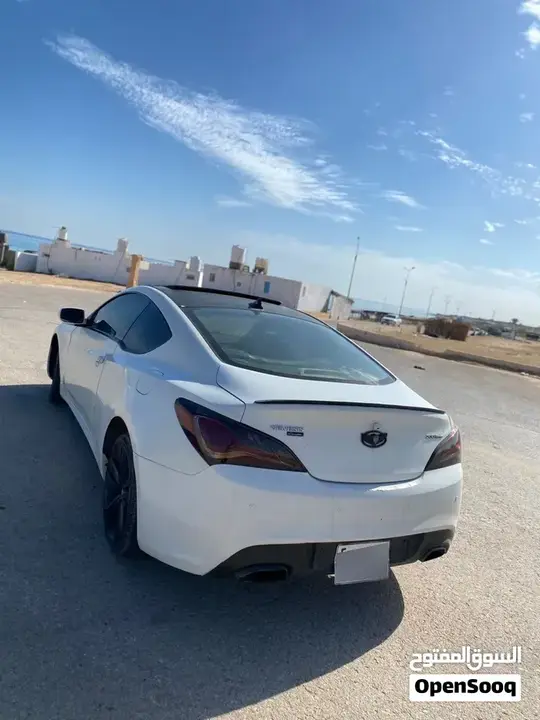 Hyundai Genesis 2010 photo 2
