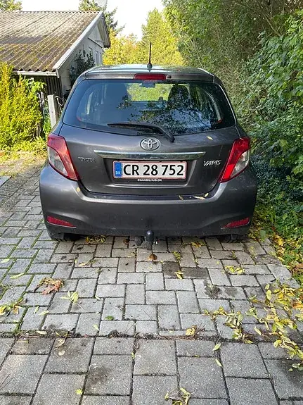 Toyota Yaris 2013 photo 2