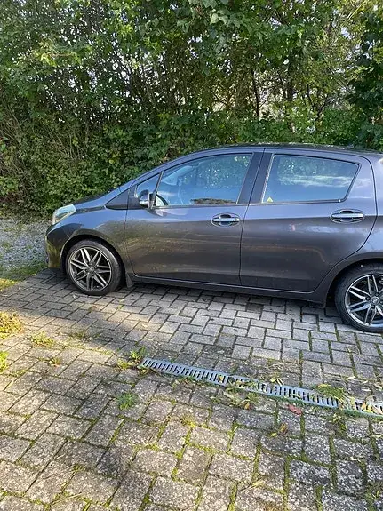 Toyota Yaris 2013 photo 3