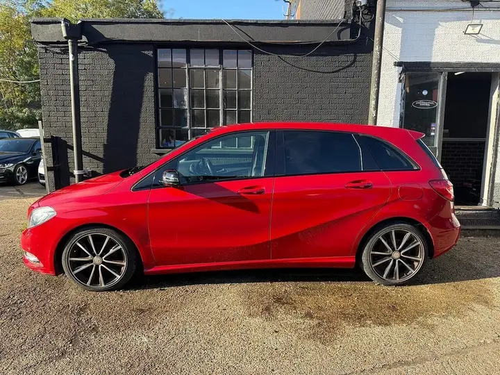 Mercedes-Benz B-Class 2013 photo 2