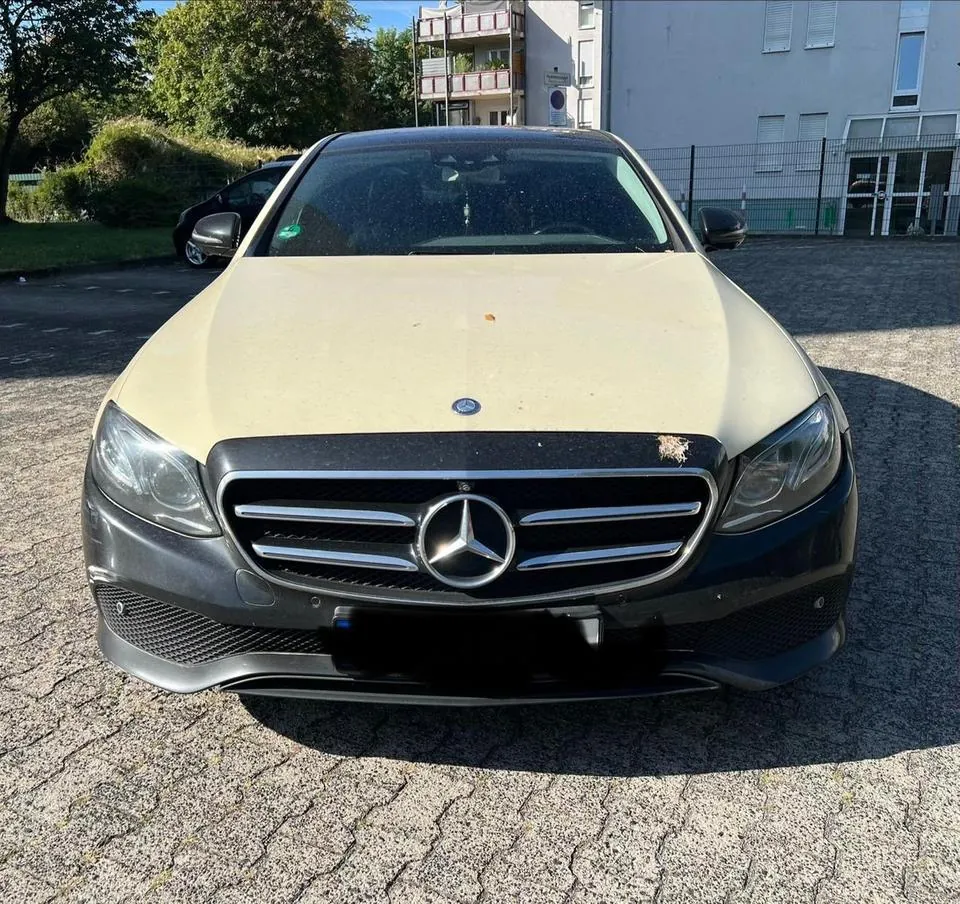 Mercedes-Benz E 220 D