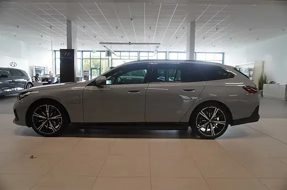 BMW 530E 2025 photo 2