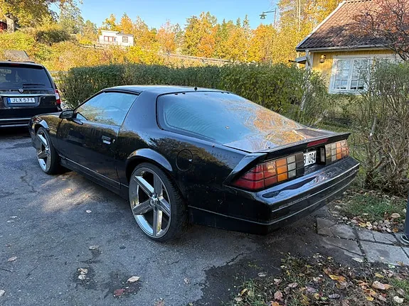 Chevrolet Camaro 1987 photo 2