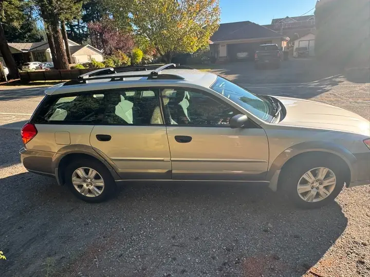 Subaru Outback 2005 photo 4