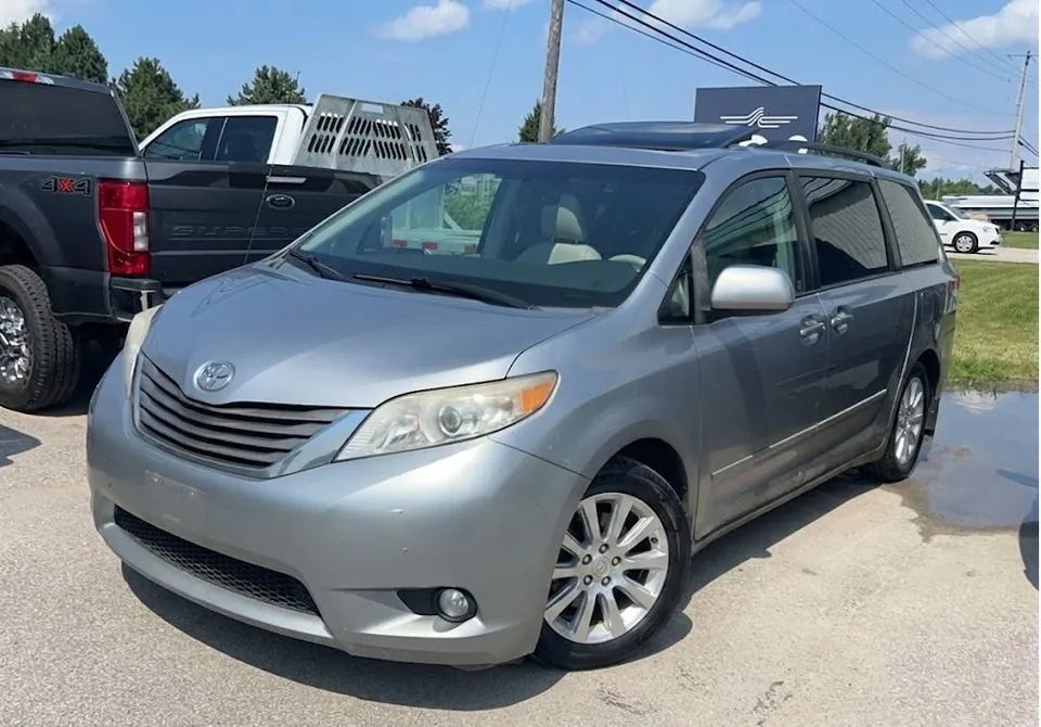 Toyota Sienna 2011 photo 5