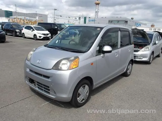 Honda Life 2010 photo 2