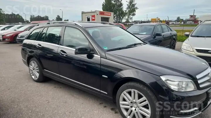 Mercedes-Benz C350 2011 photo 4