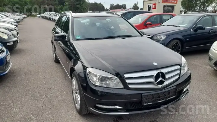 Mercedes-Benz C350 2011 photo 2