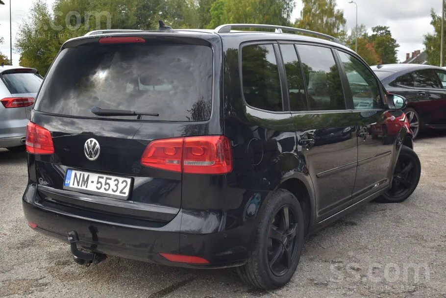 Volkswagen Touran 2013 photo 2