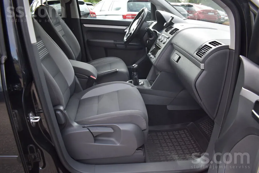 Volkswagen Touran 2013 photo 5