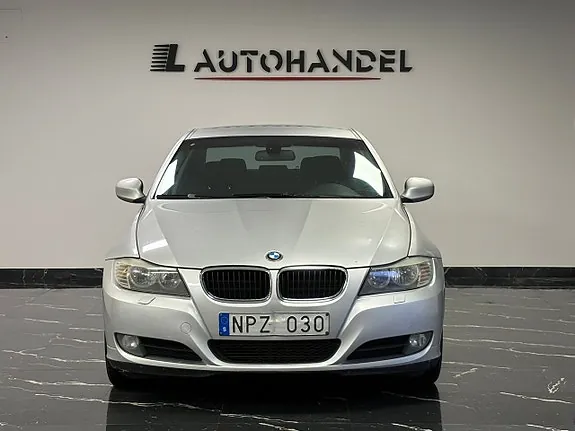 BMW 318D 2009 photo 2