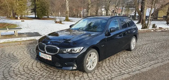 BMW 330E