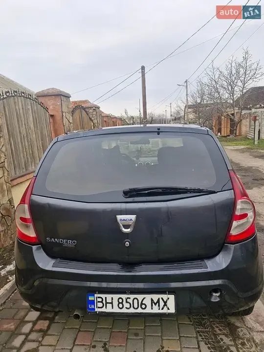 Dacia Sandero 2009 photo 3