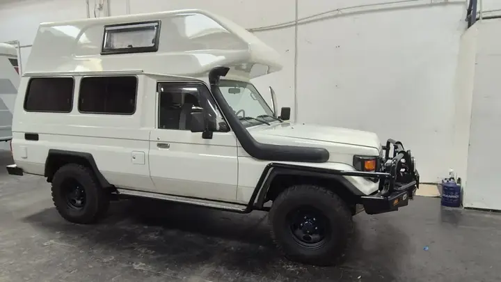 Toyota Land Cruiser 2000 photo 3