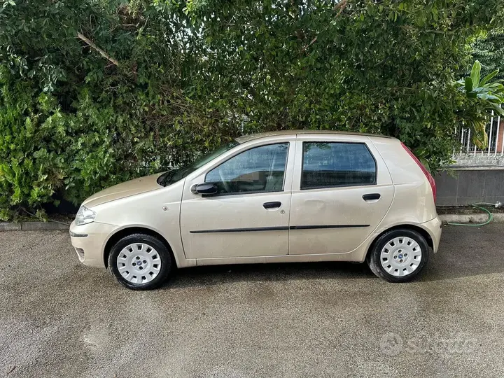 Fiat Punto 2009 photo 3