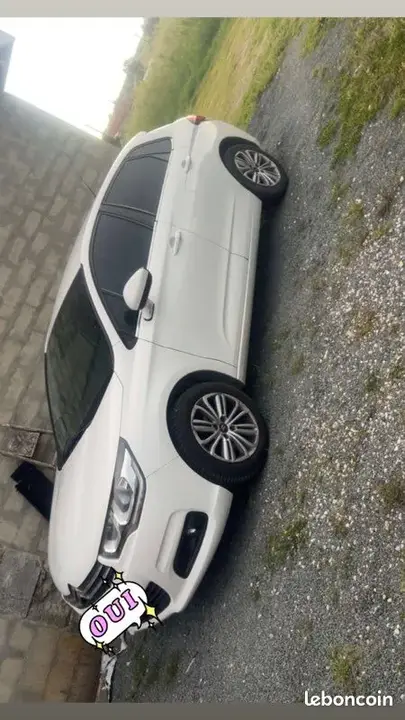 Citroen C4 2015 photo 2