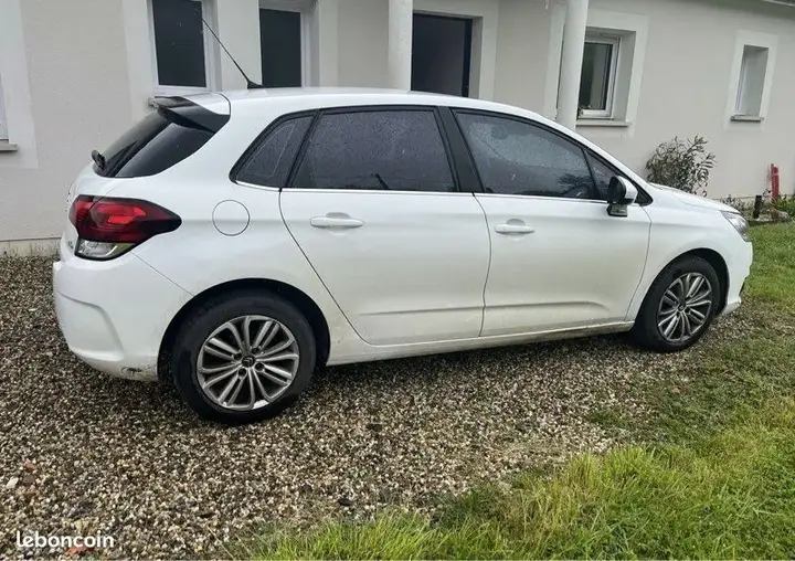 Citroen C4 2015 photo 3