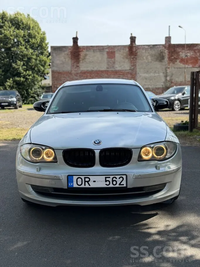 BMW 118D 2009 photo 2
