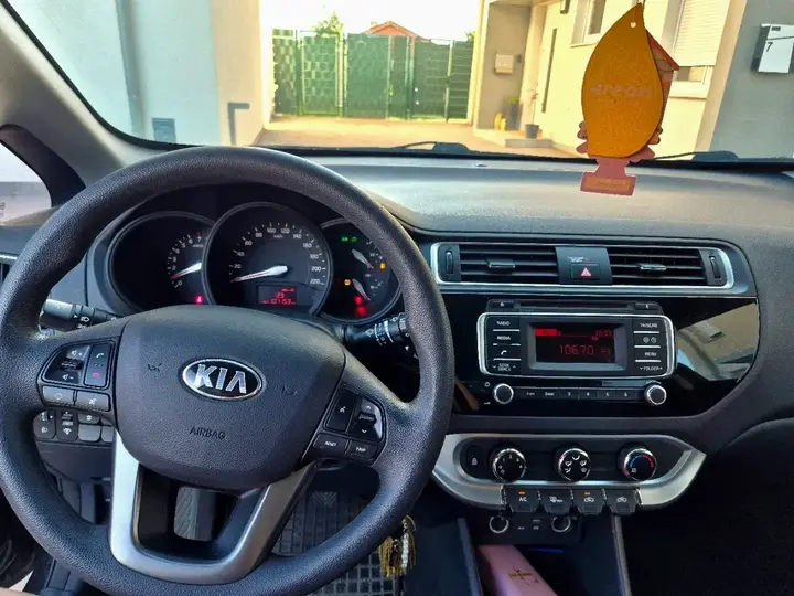Kia Rio 2015 photo 3