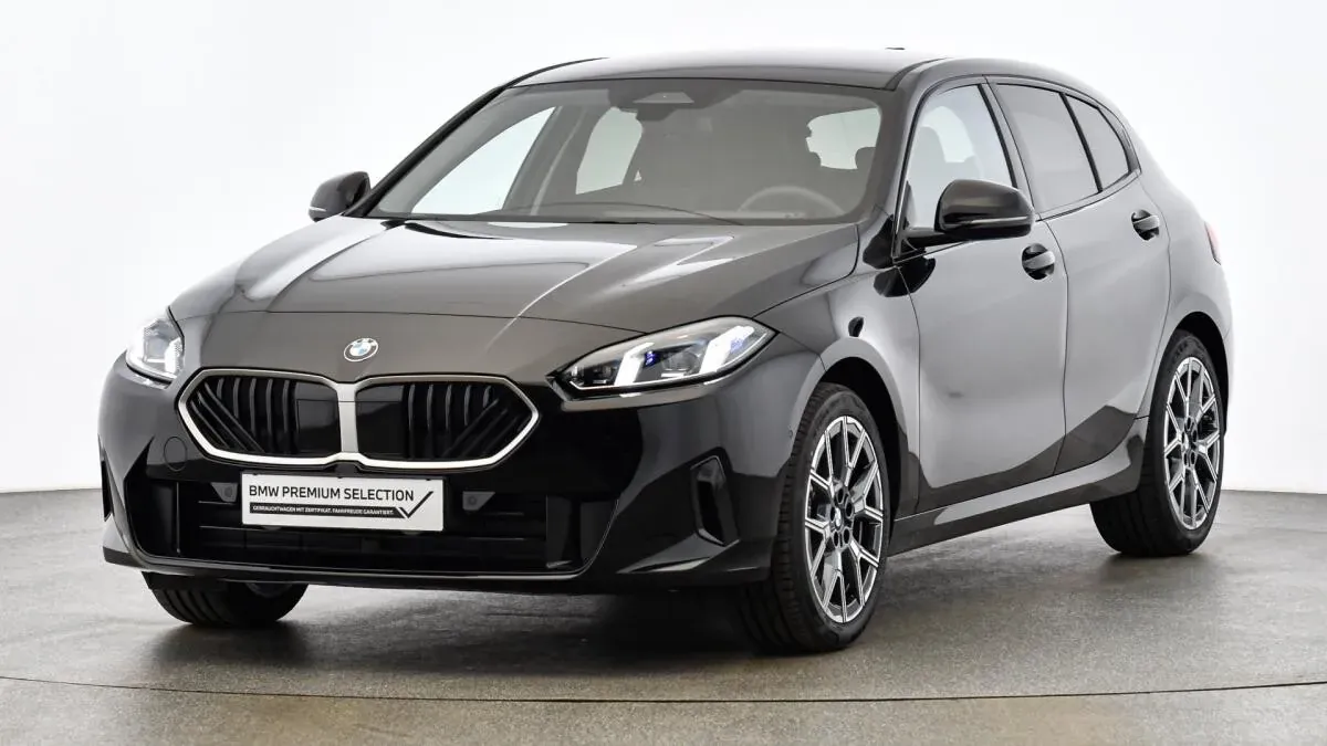 BMW 1 Series 2025 photo 2