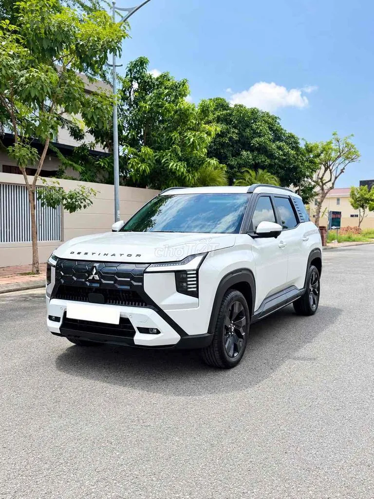 Mitsubishi Destinator
