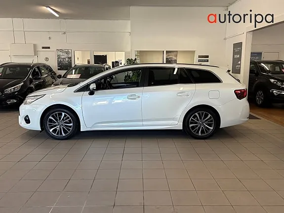 Toyota Avensis 2015 photo 2