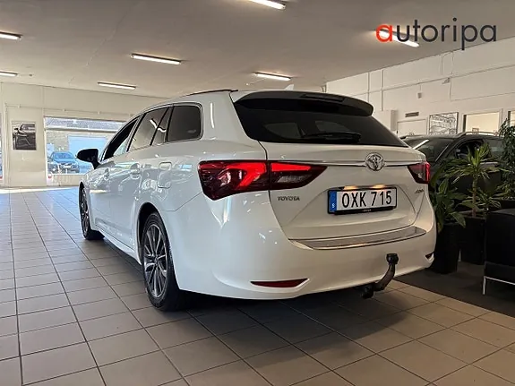 Toyota Avensis 2015 photo 4