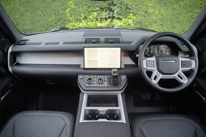 Land Rover Defender 110 2025 photo 4