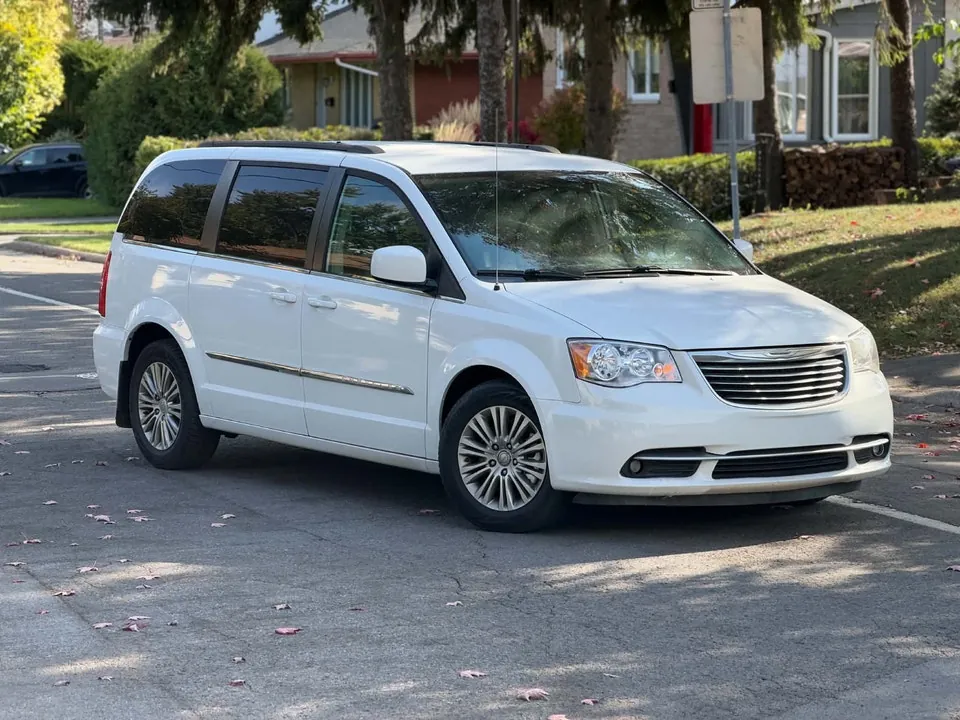 Chrysler Town & Country 2015 photo 4