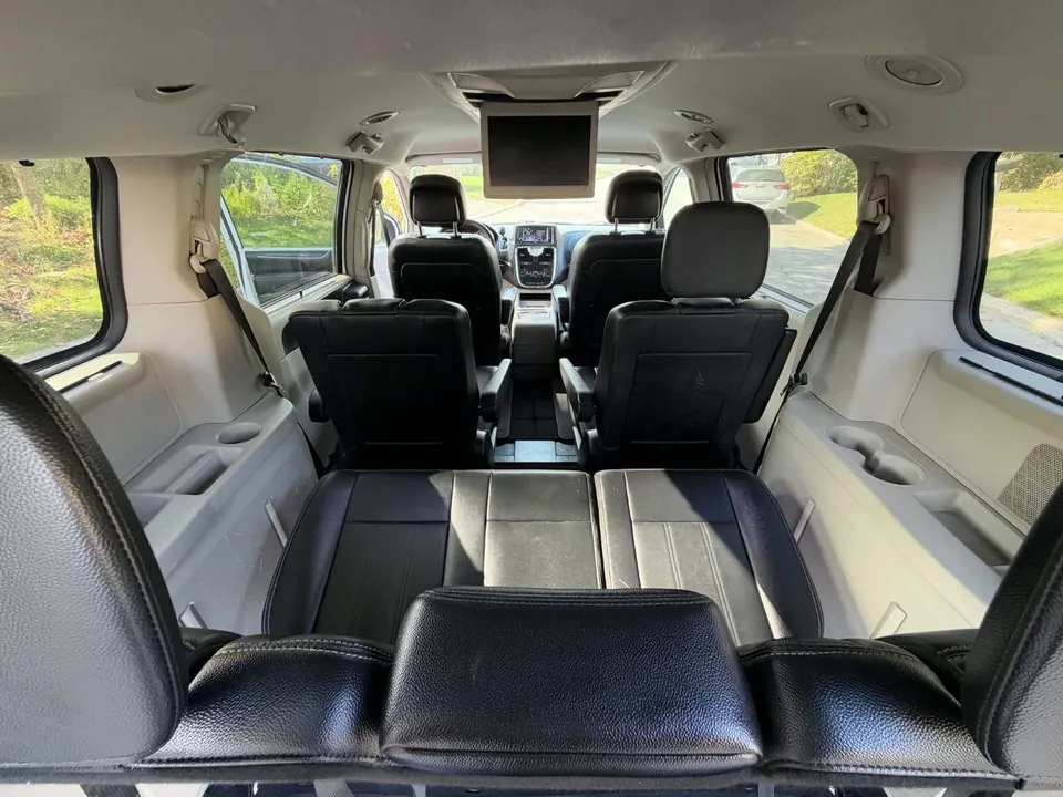 Chrysler Town & Country 2015 photo 5
