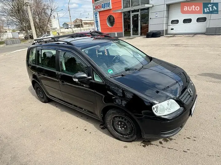 Volkswagen Touran 2005 photo 2