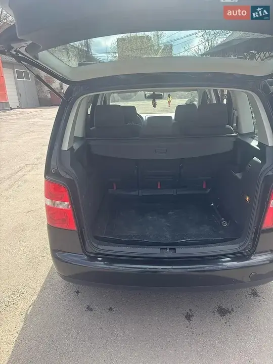 Volkswagen Touran 2005 photo 5
