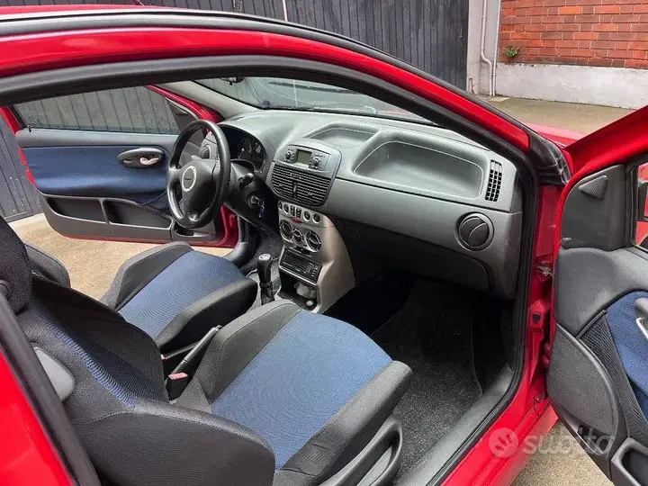 Fiat Punto 2001 photo 2