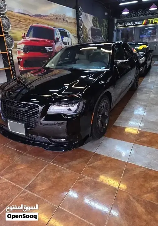 Chrysler 300 2021 photo 2