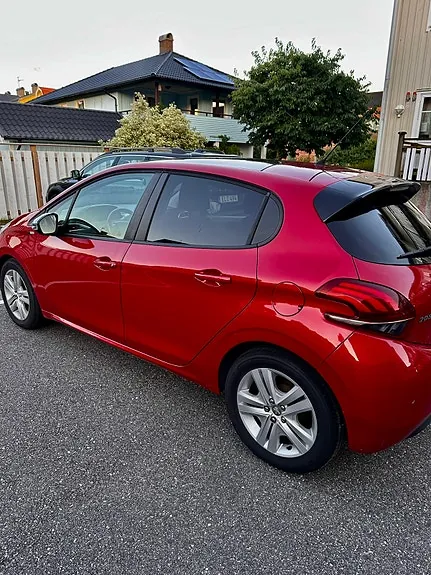 Peugeot 208 2016 photo 2