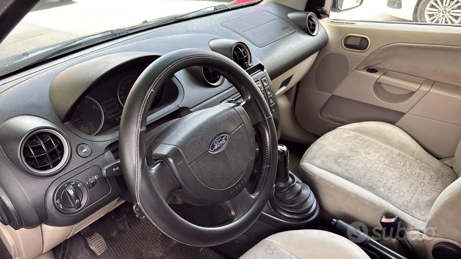 Ford Fiesta 2004 photo 4
