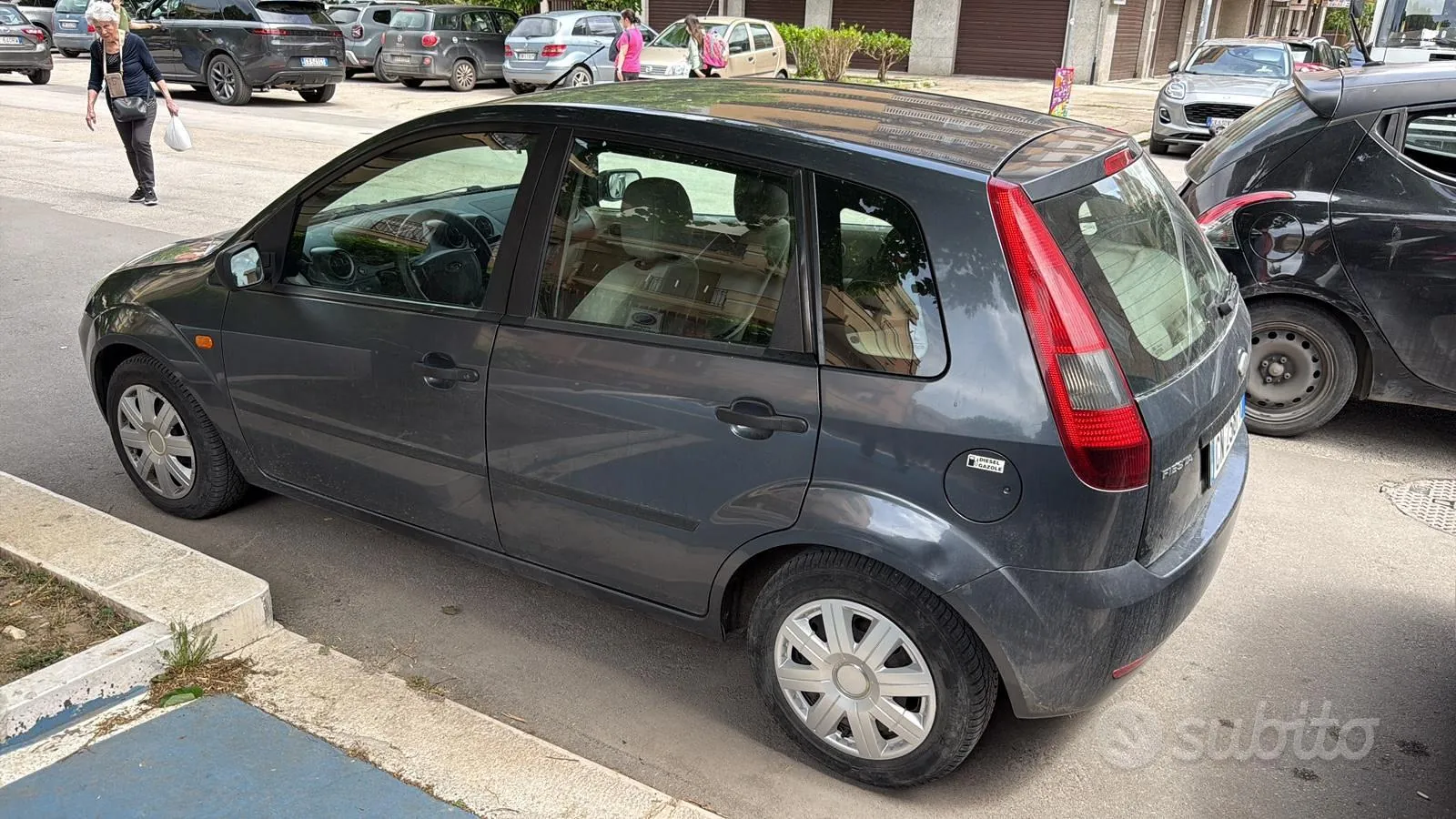 Ford Fiesta 2004 photo 2