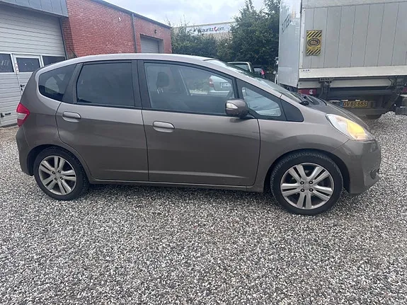 Honda Jazz 2013 photo 2