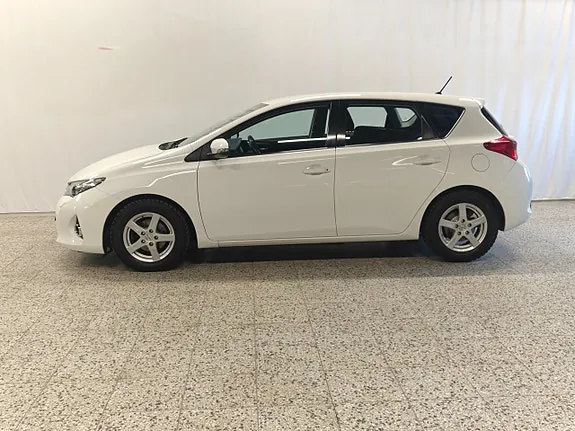 Toyota Auris 2015 photo 2