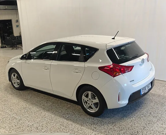 Toyota Auris 2015 photo 3