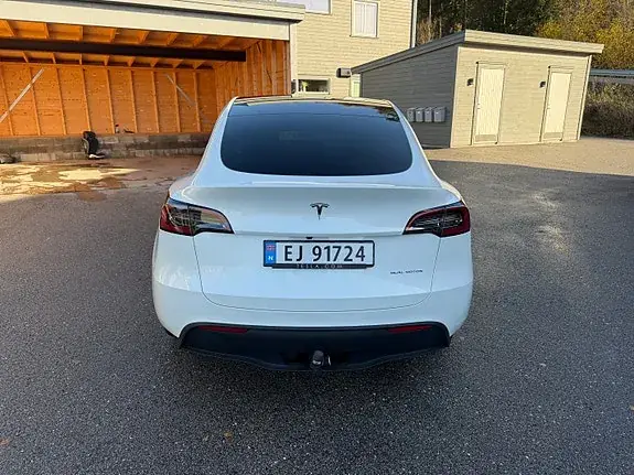 Tesla Model Y 2025 photo 5