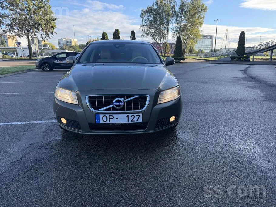 Volvo V70 2012 photo 2