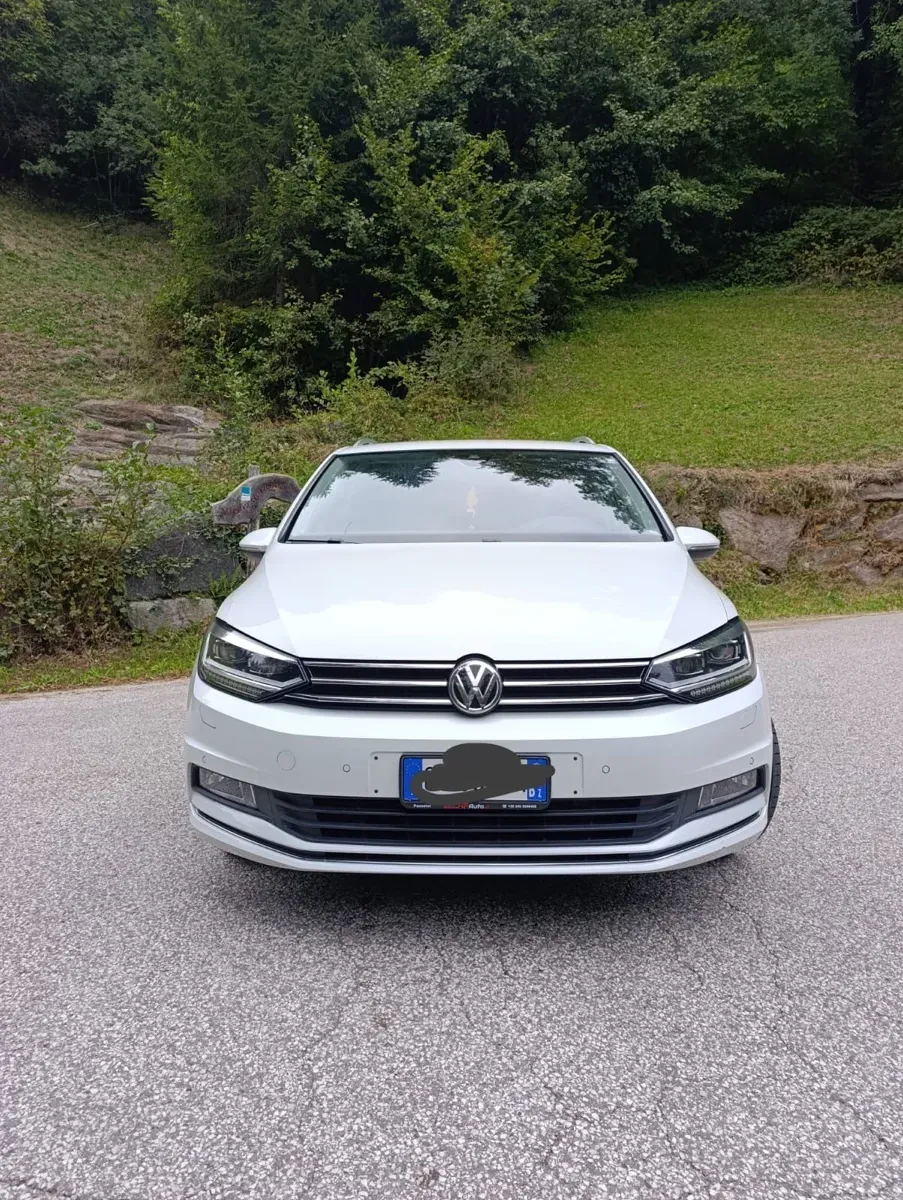 Volkswagen Touran 2016 photo 2