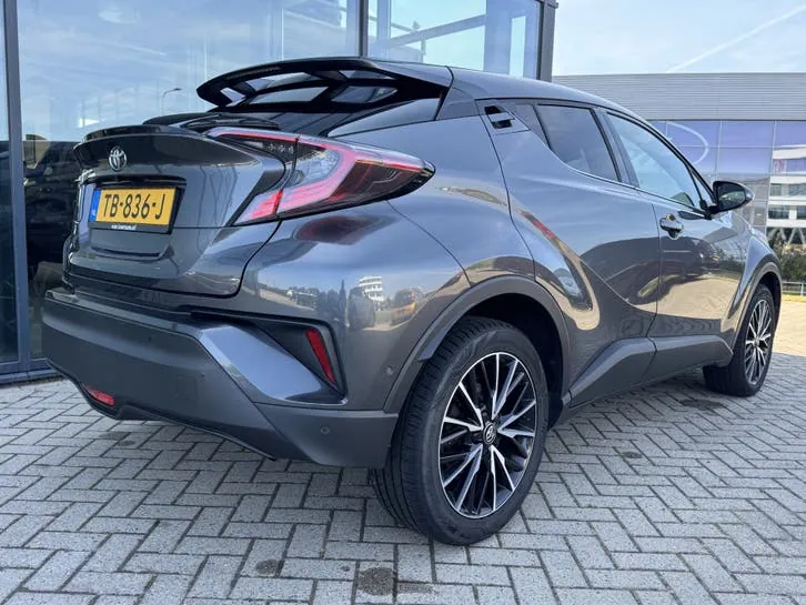 Toyota C-Hr 2018 photo 2
