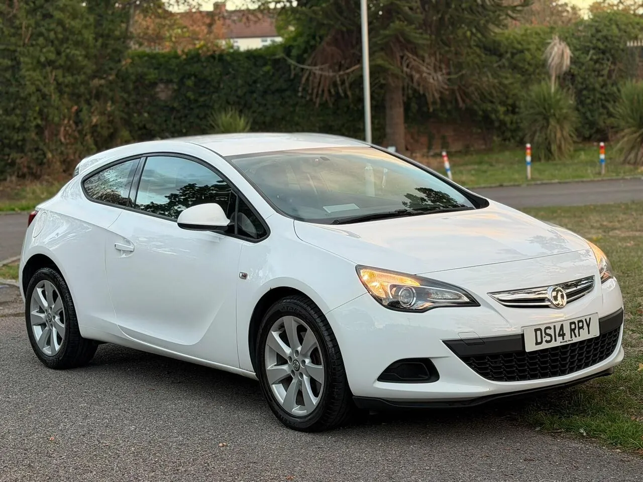 Vauxhall Astra 2014 photo 2