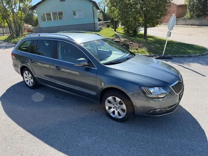Skoda Superb 2013 photo 3