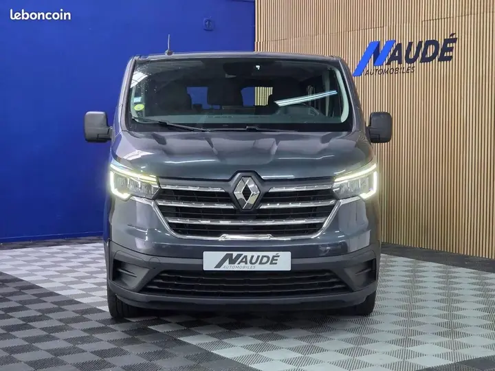 Renault Trafic 2022 photo 2