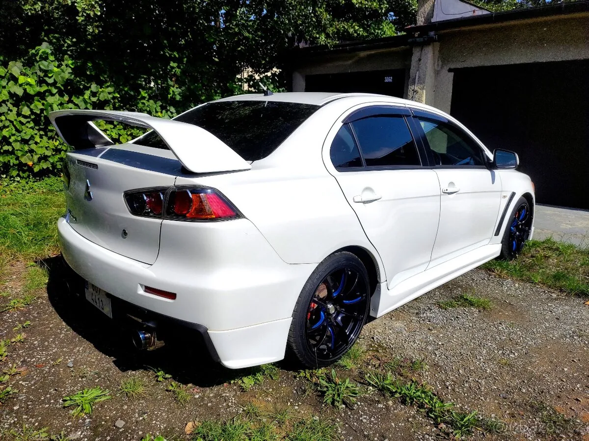 Mitsubishi Lancer Evolution X 2009 photo 4
