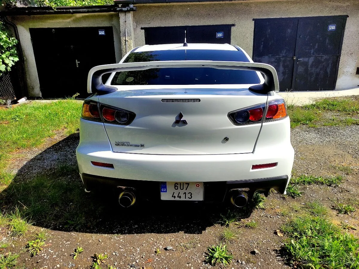 Mitsubishi Lancer Evolution X 2009 photo 5